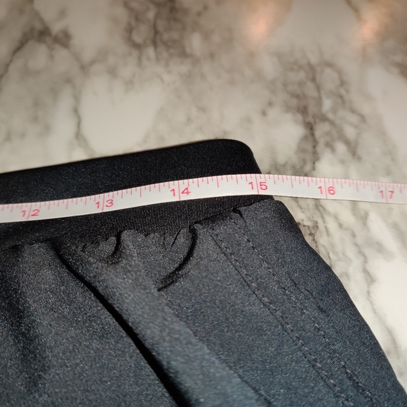 UNDER ARMOUR BLACK WORKOUT SHORTS - Picture 5 of 6